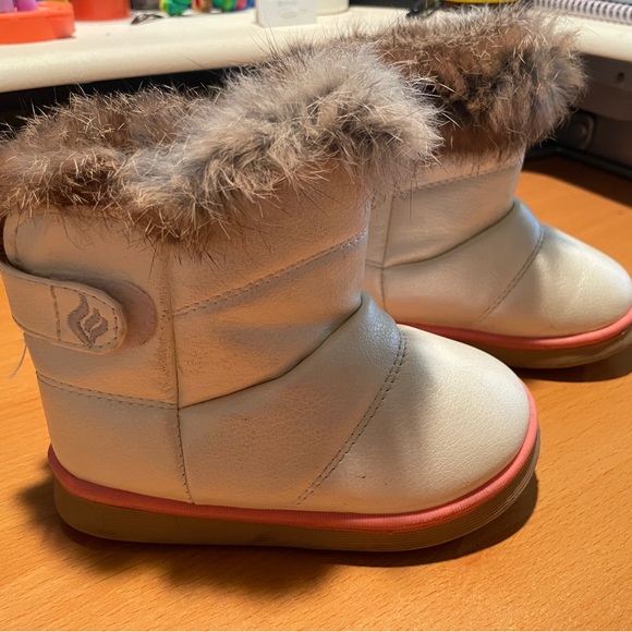 Cute winter boots, kids size 24 - Picture 2 of 5